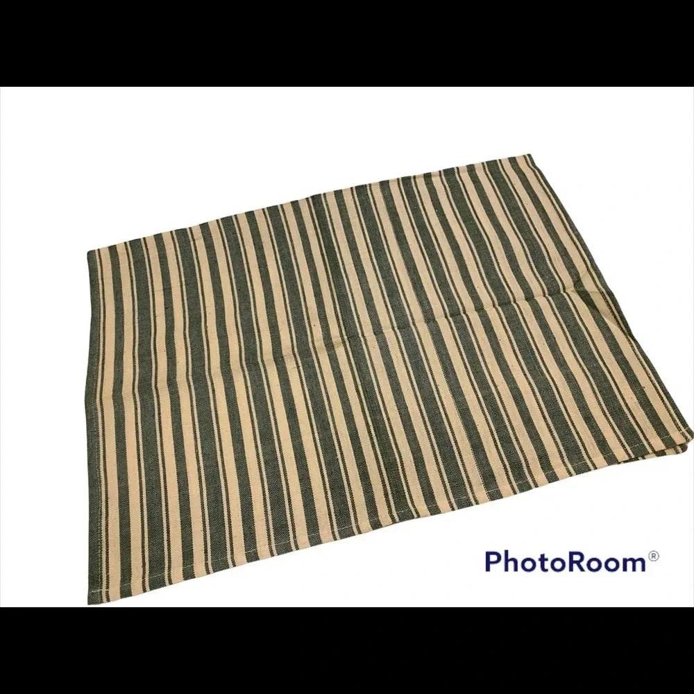 NWOT Dansk Colorloom Set of 2 Green/Cream Hand Towels 18x26